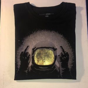 Fashion Nova Mens T Shirt “Middle fingers Up”